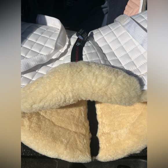 SOLD (FB Mrkt) Horse half pad w/sheepskin - Picture 6 of 7